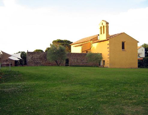 04 chiesa e prato
