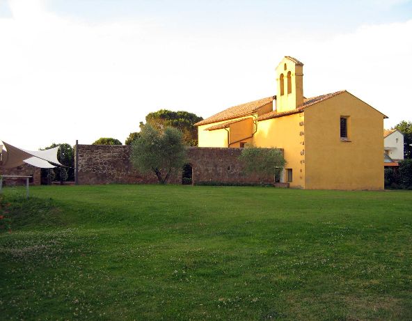 04 chiesa e prato